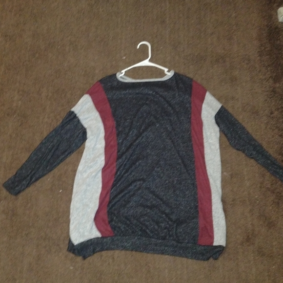 Long sleeve tee in size 1x - Picture 2 of 2